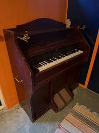 Östlind & Almquist Orgel mörkbrun trä