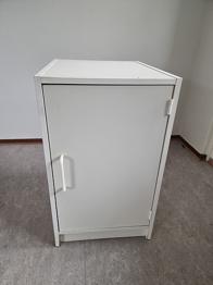 Vit skåp bortskänkes