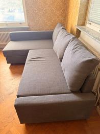 BORTSKÄNKES - Bäddsoffa, 4x bokhyllan Billy och tallrikar