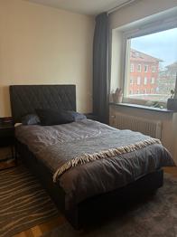 Säng bortskänktes 200x120x58 cm