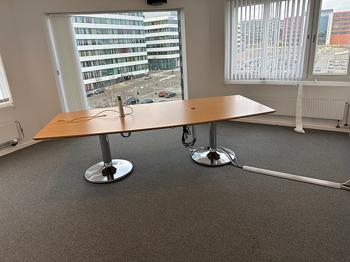 Konferensrumsbord mötesrumsbord bortskänkes