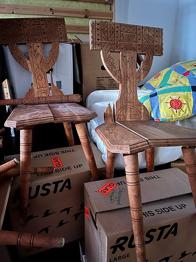 Munkstolar skänkes