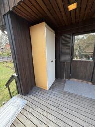Äldre garderob skönkes