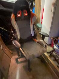 Datorstol bortskänkes