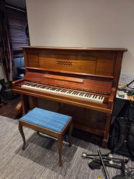 Piano Schwechten skänkes