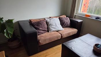 Vintage skinnsoffa + sittpuff/bord – portugisiskt läder