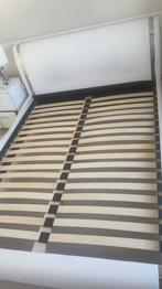 2 sängar 160x200 – en komplett med gavel + en utan madrass