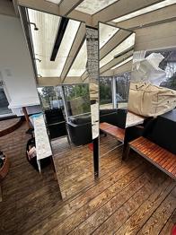 2 Garderobsdörrar med Spegel, som är sprucken 195 x 50 cm bortskänkes