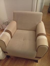 Biege fåtölj bortskänkes