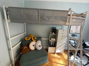 Två stycken IKEA loftsäng Vitval bortskänkes.