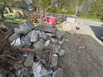 Betong och sprängsten bortskänkes