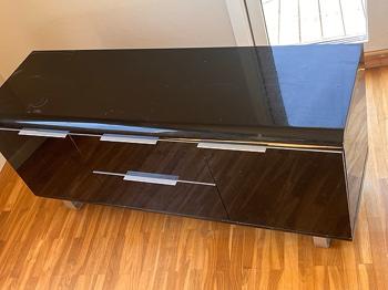 SKÄNKES - TV bord