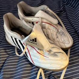 Fotbollskor inomhus skänkes