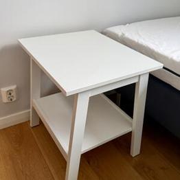 Vitt LUNNARP sängbord / sidobord 55x45 cm