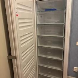 Fullt fungerande frysskåp