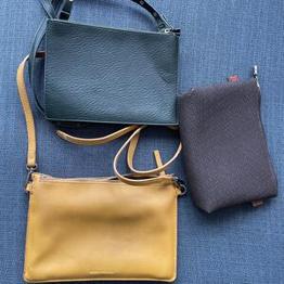 Två väskor (obs den gula är redan bortskänkt)