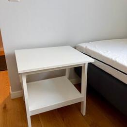 Vitt LUNNARP sängbord / sidobord 55x45 cm