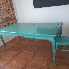 Bord med två stolar