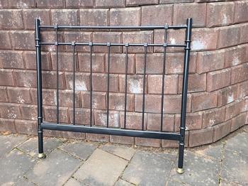 126 cm Sänggavel bortskänkes