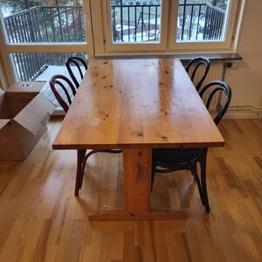 Köksbord med stolar