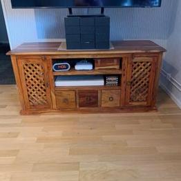 Tv möbel skänkes