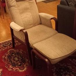 Fåtölj med totpall