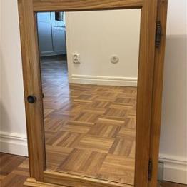 Badrumsskåp gammal stil m. spegel