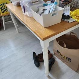 Fint matbord med sex fina stolar