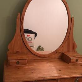 Sminkbord i massivt hårdträ med spegel – ca 90 år gammalt