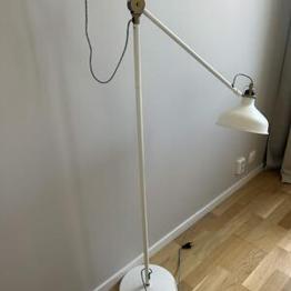 Golvlampa från IKEA, defekt