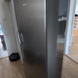 Kylskåp Electrolux ERE38400X (trasig dörr)