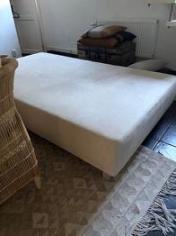Bortskänkes! Ilva dagbädd klädd i linne 120x200 beige