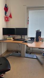 Höj- och sänkbart bord – fungerar bra – skänkes vid snabb hämtning