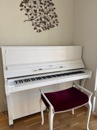 Piano Östlind & Almquist inkl pall skänkes