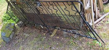 Bortskänkes: Svart smides trappräcke med stjärnmönster