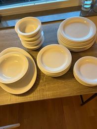 Arabia Arctica porslinservis vit - Hämtas på plats.
