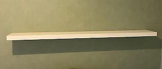 Begagnad vägghylla skänkes