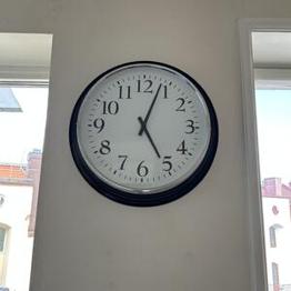 4 lampor + skohylla och klocka