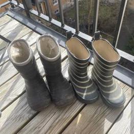 Två par stövlar stl 24 och 25