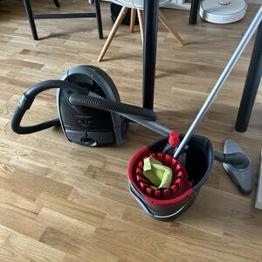 Dammsugare och mopp+mopphink