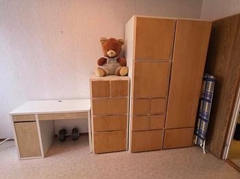 Bortskänkes skåp, byrå och skrivbord