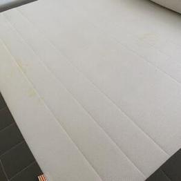 Ikea 120 säng fint skick (någon enstaka fläck)
