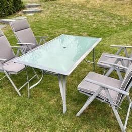 Utemöbler, bord med fyra fällbara stolar och dynor