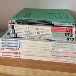 Äldre skolböcker gymnasienivå kemi, fysik och matematik