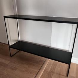 Sidobord i metall