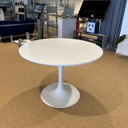Två IKEA Docksta bord