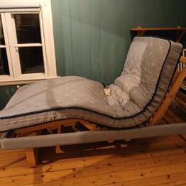 Ställbar säng