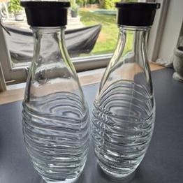 Två glasflaskor sodastream Crystal
