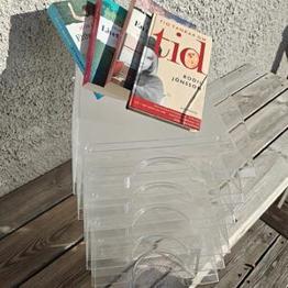 Plastkorgar och böcker