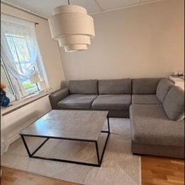 Soffa med bord